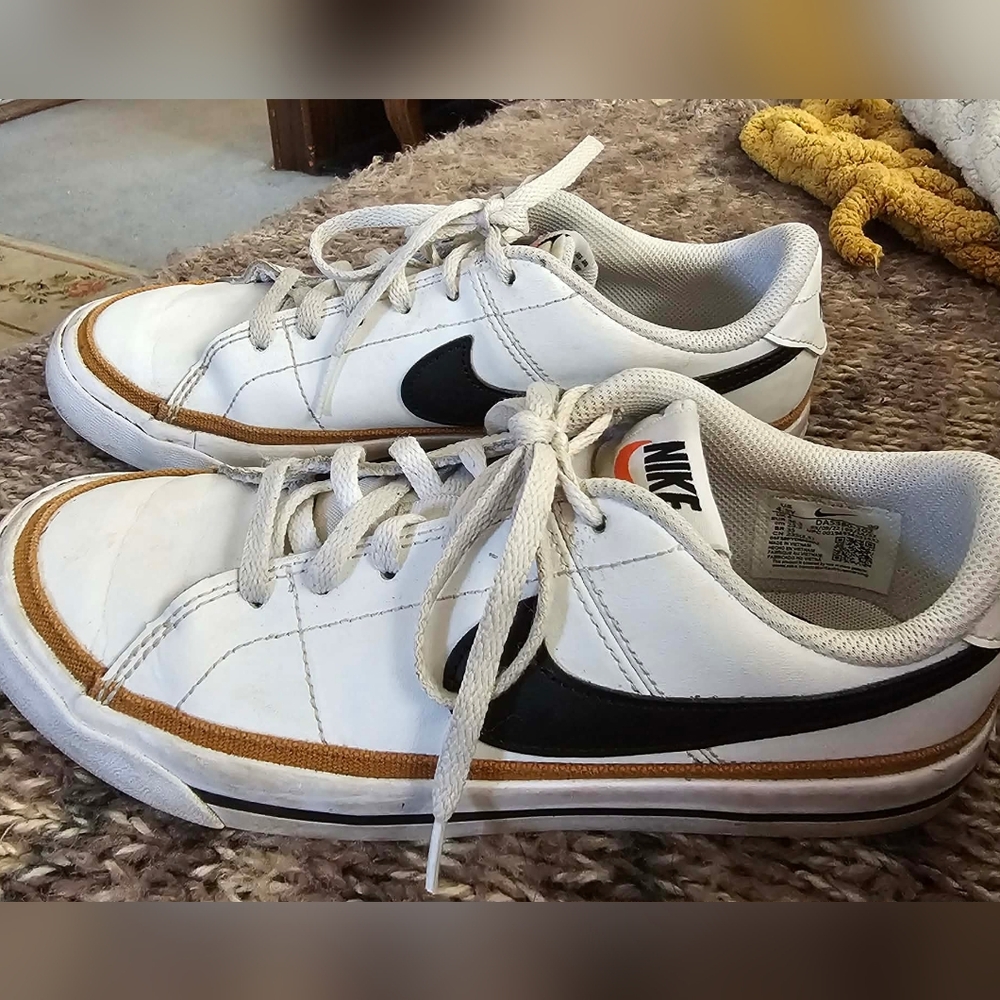 Nike Legacy Sz 4.5 Youth